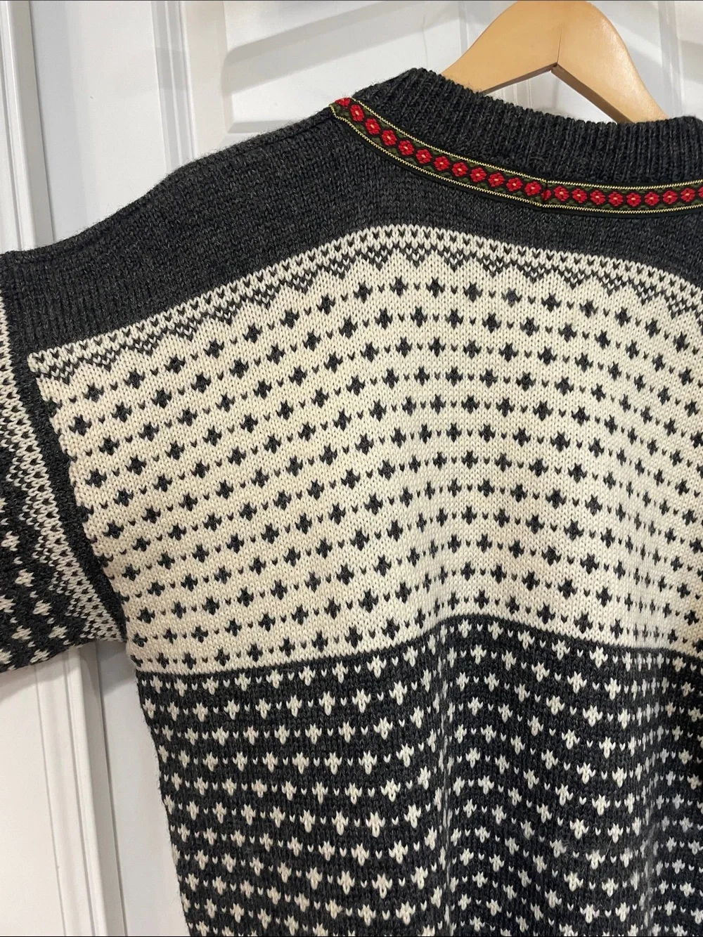 Nordstrikk Men’s Wool Sweater Medium Pewter Clasp Geometric Scandinavian Grey